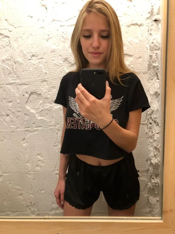 Аня