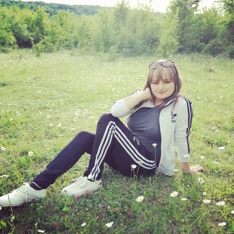 Оля